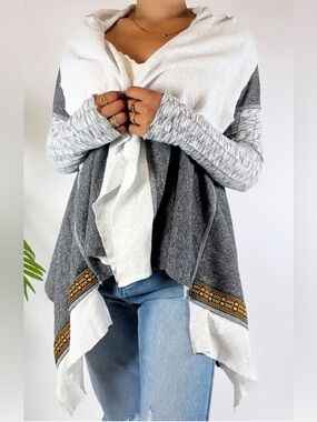 Scrapbook Kitschy Stylish Dark Gray and Cream Open Front Cardigan. Size M.